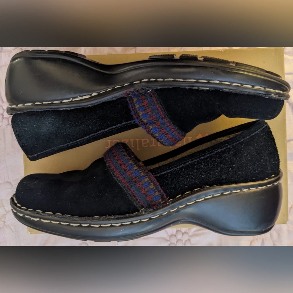 Naturalizer Suri- black suede shoes